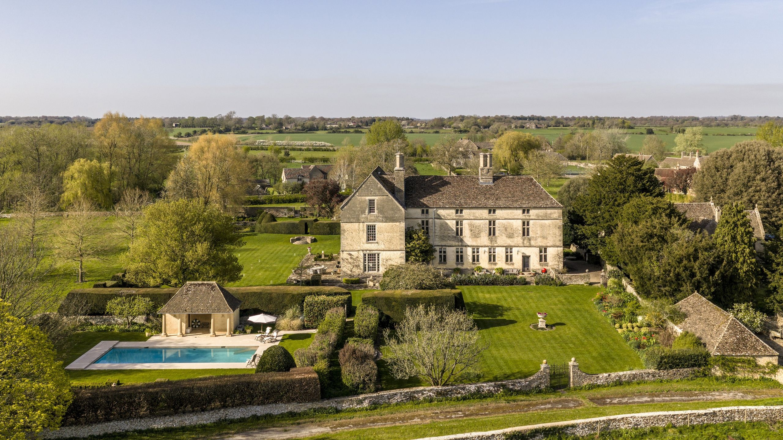 Prestige Cotswolds stone manor house